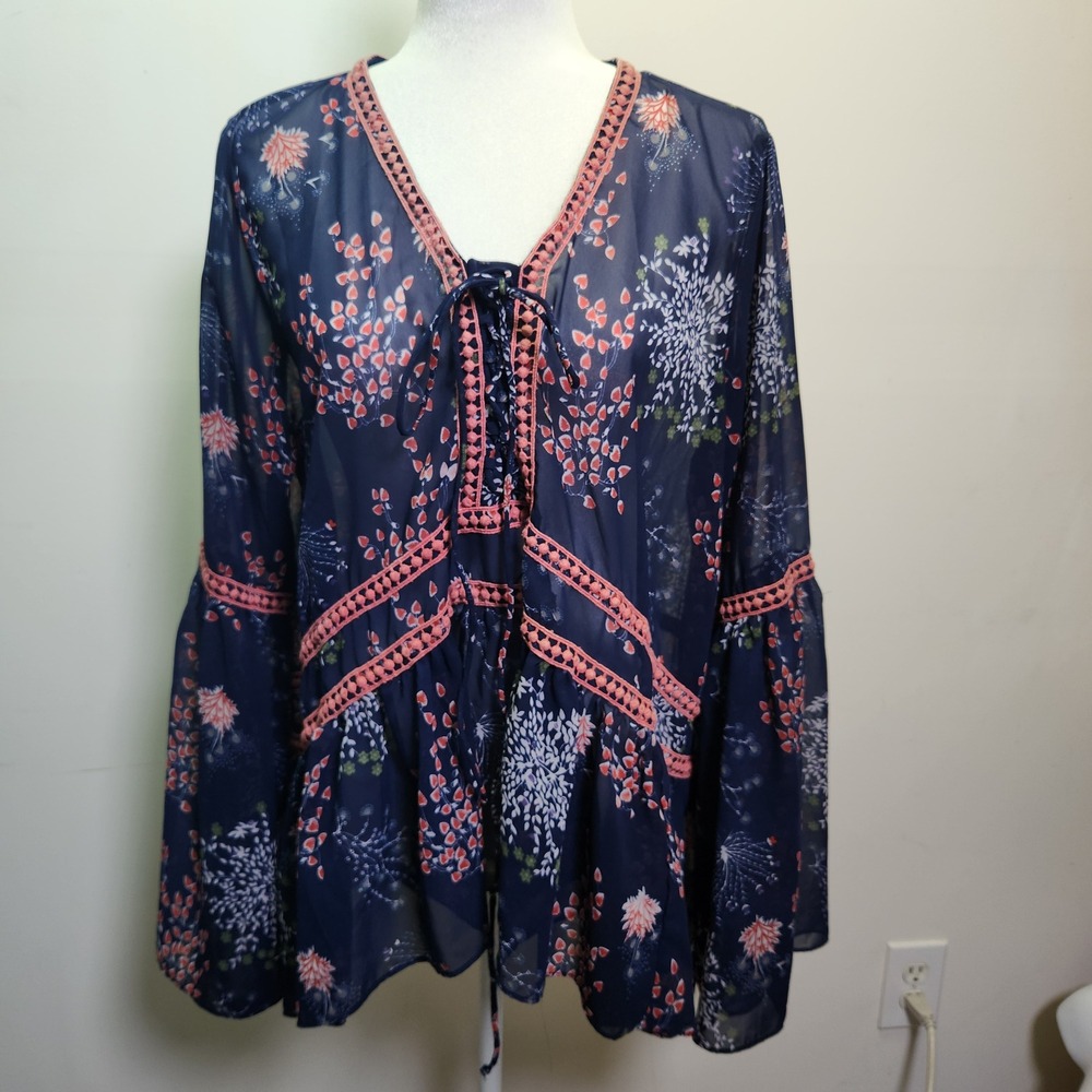 La Bellum Hillary Scott Sheer Bell Sleeve Blouse XL Embroidered Lace Up Hi-Lo